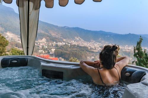 Hot tub, Shivapuri Heights Cottage in Budhanilkantha