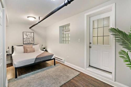 Great Location! Cozy 3BR Garden Unit in Hyde Park in Chicago, USA