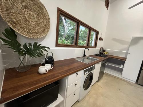 Lope Lope Beach Bungalows in Saraoutou