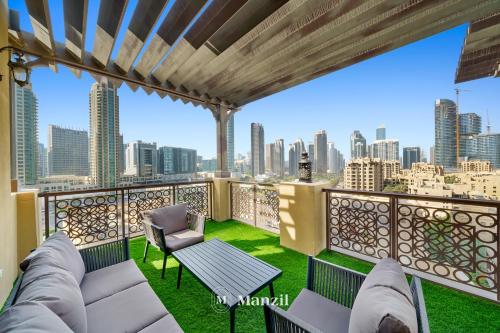 Manzil - Cozy 2BR Penthouse with Private Terrace and Full Burj View in Downtown - image 3