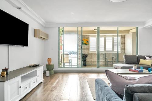 Urban Sky Terrace in the Vibrant Heart of Sydney - image 8