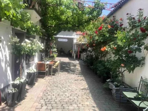 Ferienwohnung im 'Schmoller - Hof' in Neustadt an der Weinstraße, Deutschland