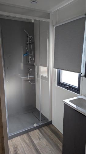 2 bedrooms, 4 beds