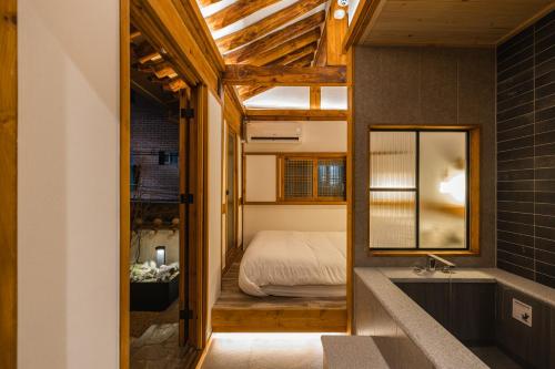 Luxury hanok with private bathtub - SN05