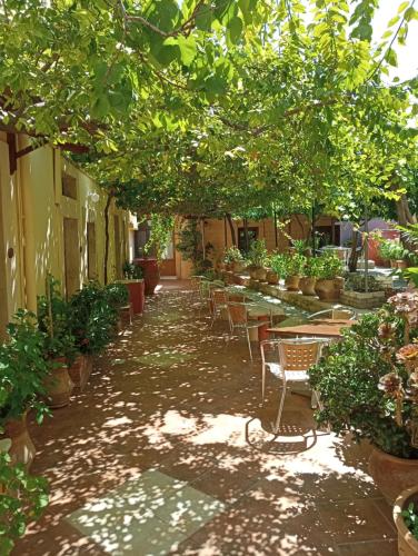 Garden, Villa Orestis in Archanes