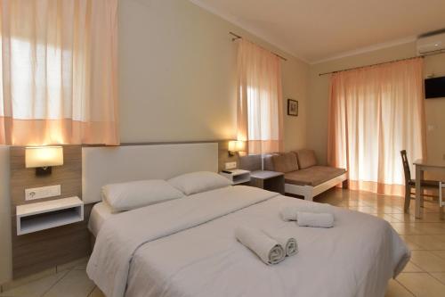 Flisvos Rooms in Pelekanos