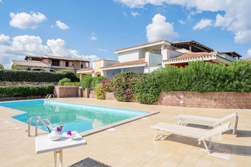 ISA-Residence with swimming-pool in Cala Girgolu, apartments with private outdoor area