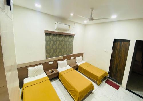 NON AC Richa Hotel Palace Vadodara