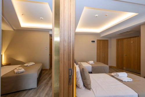 Quadruple Room image 8