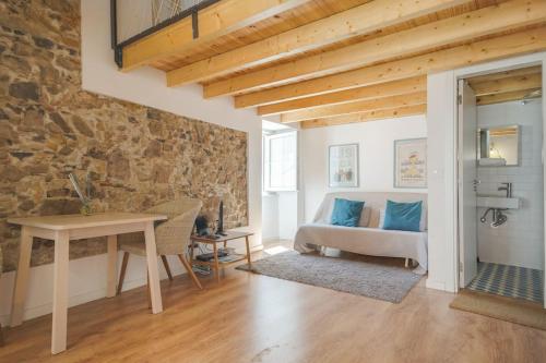 Classic Lisbon Homes: Bright & Central in Belém, Lizbona