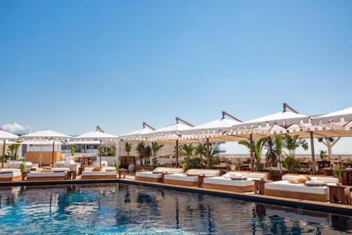 スイミングプール, フェアモント モンテカルロ (Fairmont Monte-Carlo) in モナコ