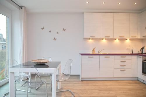 Apartment with Terrace image 5
