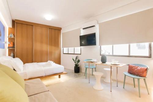 AM16 Suites Athens Room Type - King Studio