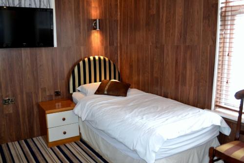 Ely Guest House - image 4