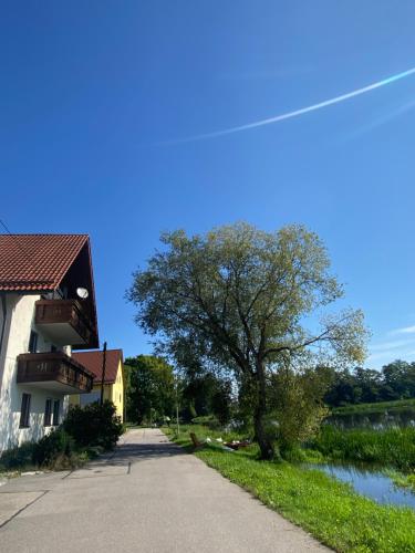 Idyllische Ferienwohnungen in Mossendorf Blick zur Naab