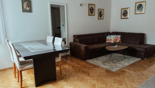 One-Bedroom Apartment image 7
