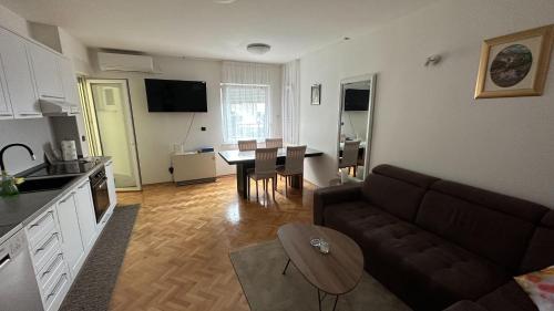 One-Bedroom Apartment image 5