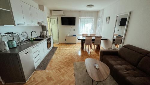 One-Bedroom Apartment image 4