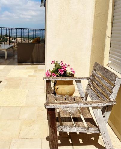 Benichuta in Mitzpe Hila