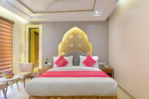 Hotel Gold Palace - 03 Mins Walk From New Delhi Railway Station