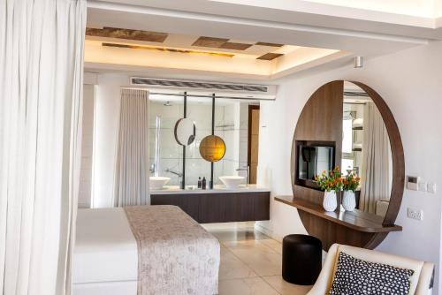 Executive Suite image 3