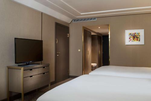 Twin Plaza Executive Room