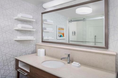 Hampton Inn & Suites at Colonial TownPark - image 14