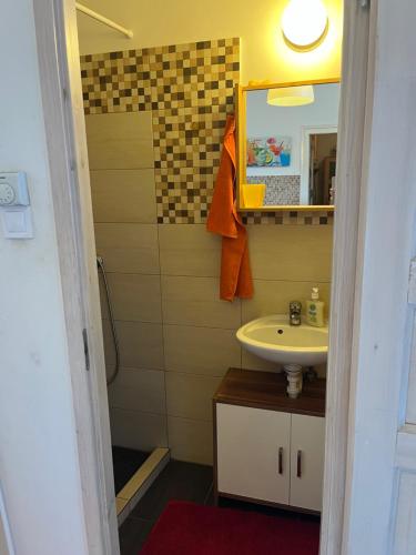 Soho apartment - image 8