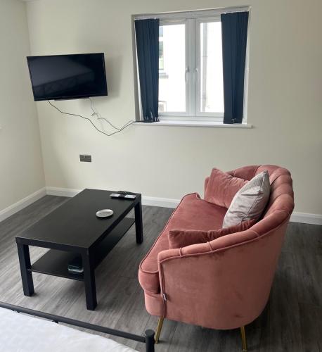Studio apartment in Harefield - image 13