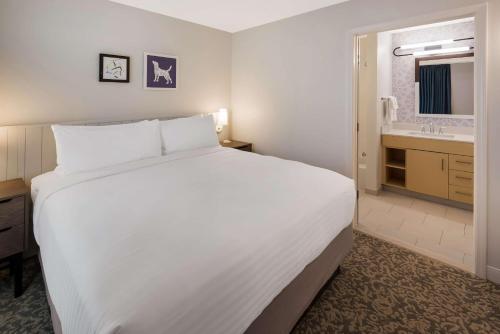 2 bedrooms, 3 beds