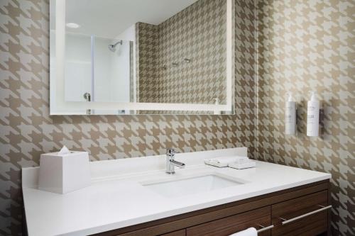 Large King Studio Suite
