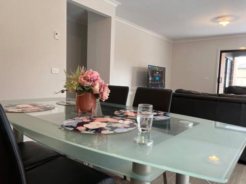 . Spacious 4 bedroom home in Weir Views near Warrawong Estate