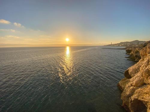 Heerlijk luxe penthouse, kingsize bed, prachtig zeezicht, verkoelend zwembad, dicht bij strand - Rincon, Malaga