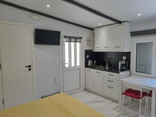 Vicky's place,near Athens airport 4