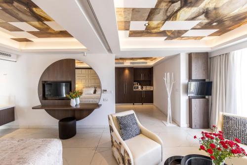 Executive Suite image 2