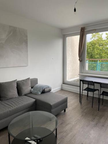 Zentrale Neu Renovierte 2 Zimmer Wohnung