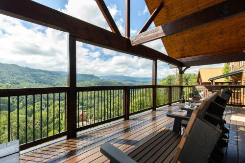 All About The View, 6 Bedrooms, Theater, Mountain View, New Construction, Sleeps 12 in Gatlinburg, USA