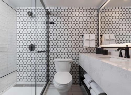 487899203 Mills House Charleston, Curio Collection by Hilton