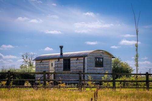 Monkwood Shepherds Hut - Ockeridge Rural Retreats