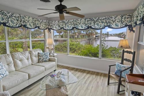 Palm Paradise Waterfront Home - Flagler Beach - Dock - Pet Friendly - Close To The Beach in Flagler Beach, USA