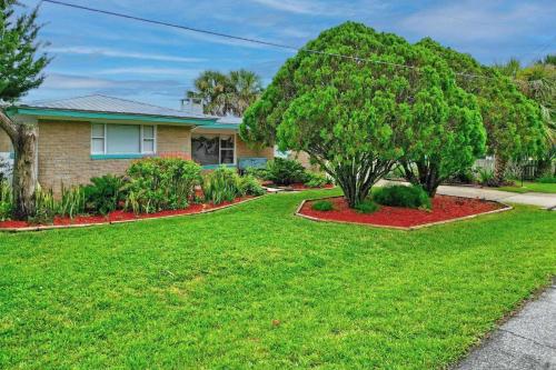 Palm Paradise Waterfront Home - Flagler Beach - Dock - Pet Friendly - Close To The Beach in Flagler Beach, USA