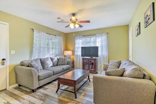 Long Beach Hideaway Walk to Beach, Shops and Bars!