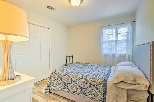 Long Beach Hideaway Walk to Beach, Shops and Bars!