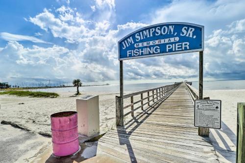 Long Beach Hideaway Walk to Beach, Shops and Bars!