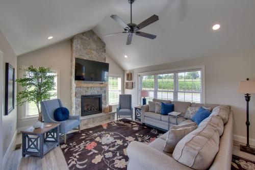 Gorgeous Ronks Retreat Patio, Grill and Fireplace!