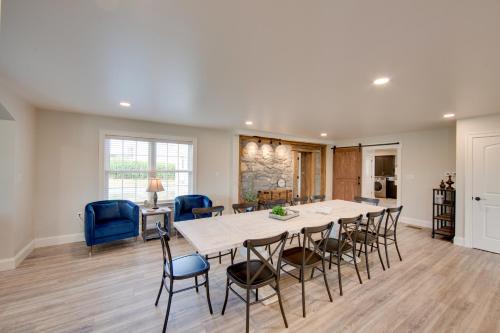 Gorgeous Ronks Retreat Patio, Grill and Fireplace! in Ronks, USA