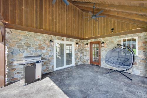 Gorgeous Ronks Retreat Patio, Grill and Fireplace!