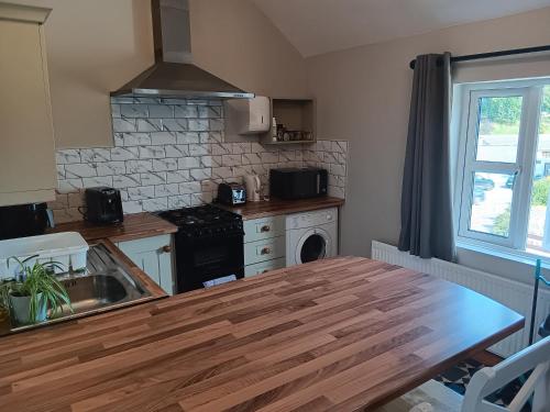 ห้องครัว, Matty's Pub - Apartment's in แคร์ลอว์