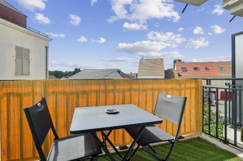 Chic and spacious apart parking balcony