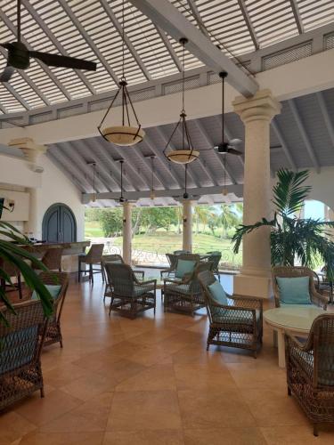 Coconut Grove 8 Luxury Villa by Island Villas